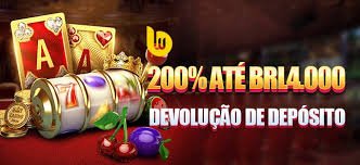Màn hình điện thoại hiển thị giao diện hitclub web tương thích đa thiết bị Android iOS